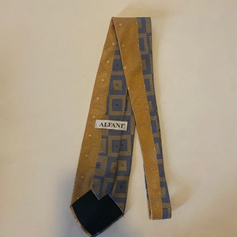 ALFANI Yellow Blue Geo Neck Tie 100% Silk Made USA $45 EUC